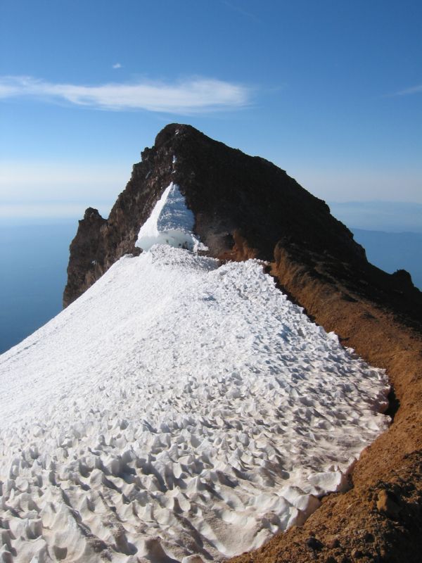 Shasta 25 - Konwakiton Glacier to left, at the top of Red Ba